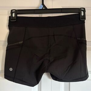 lululemon luxtreme biker shorts with side reflective pockets, size 6